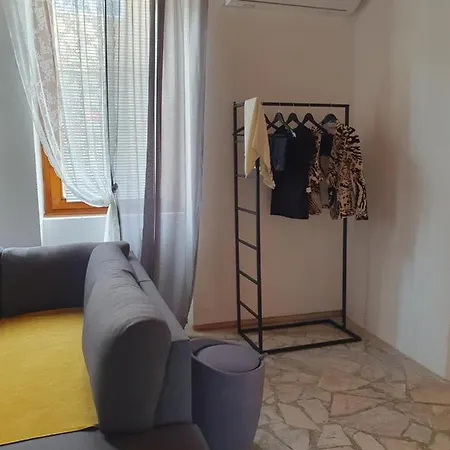 Old House Apartment *