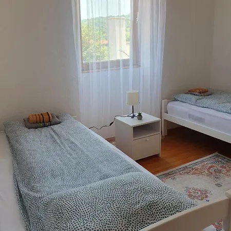 Old House Apartment *
